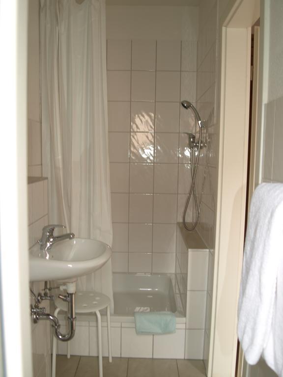 Gaestehaus In Der Gotthardtstrasse Erfurt Kamer foto