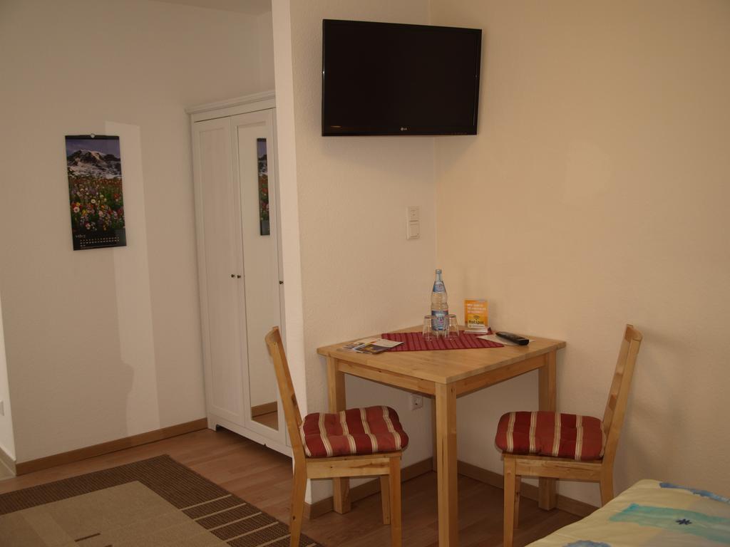 Gaestehaus In Der Gotthardtstrasse Erfurt Kamer foto